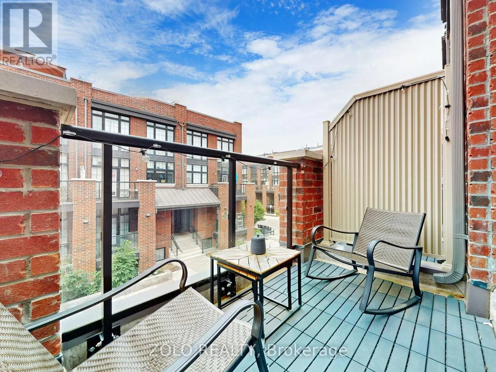 322 - 15 WHITAKER WAY