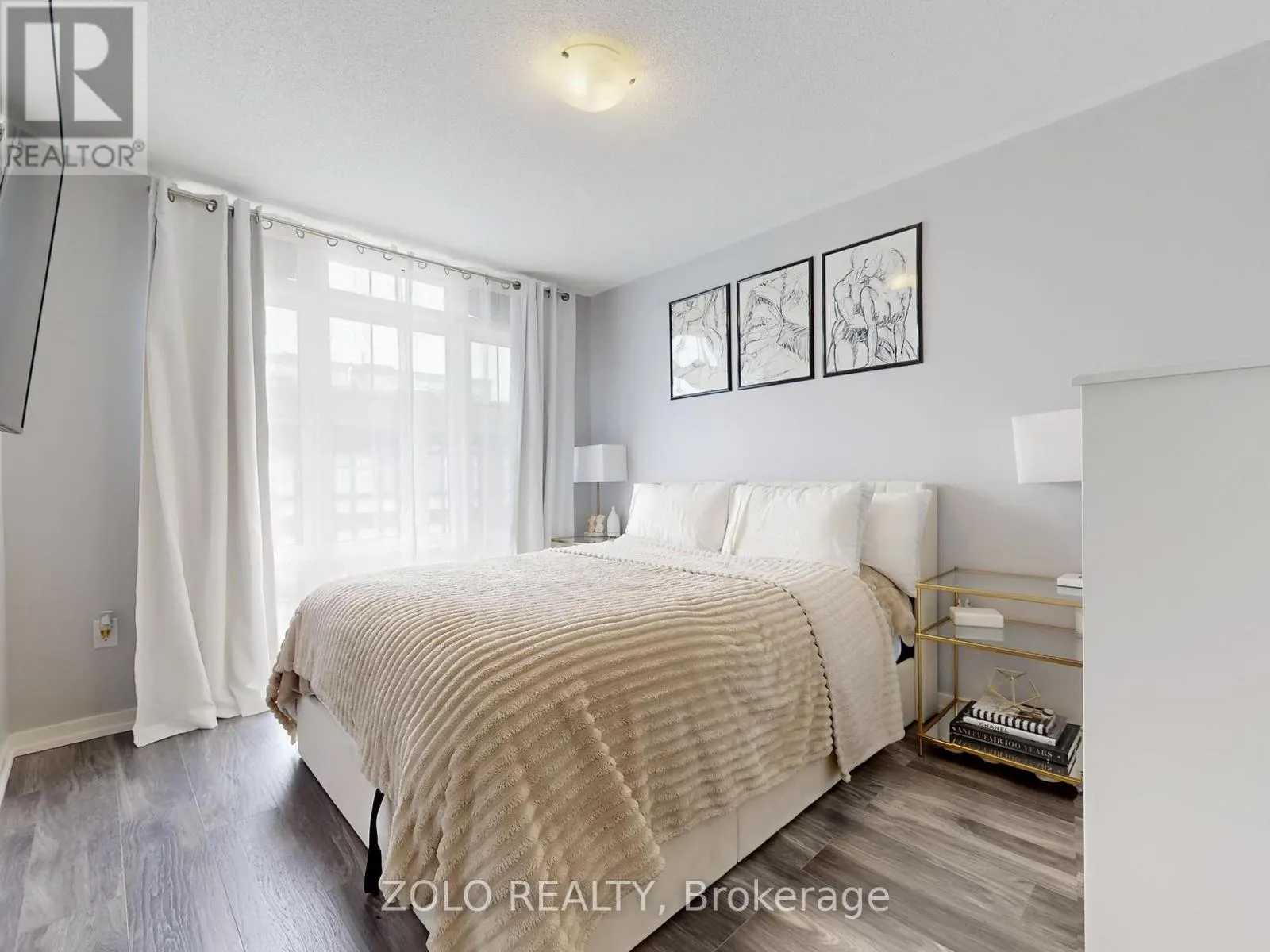 322 - 15 WHITAKER WAY