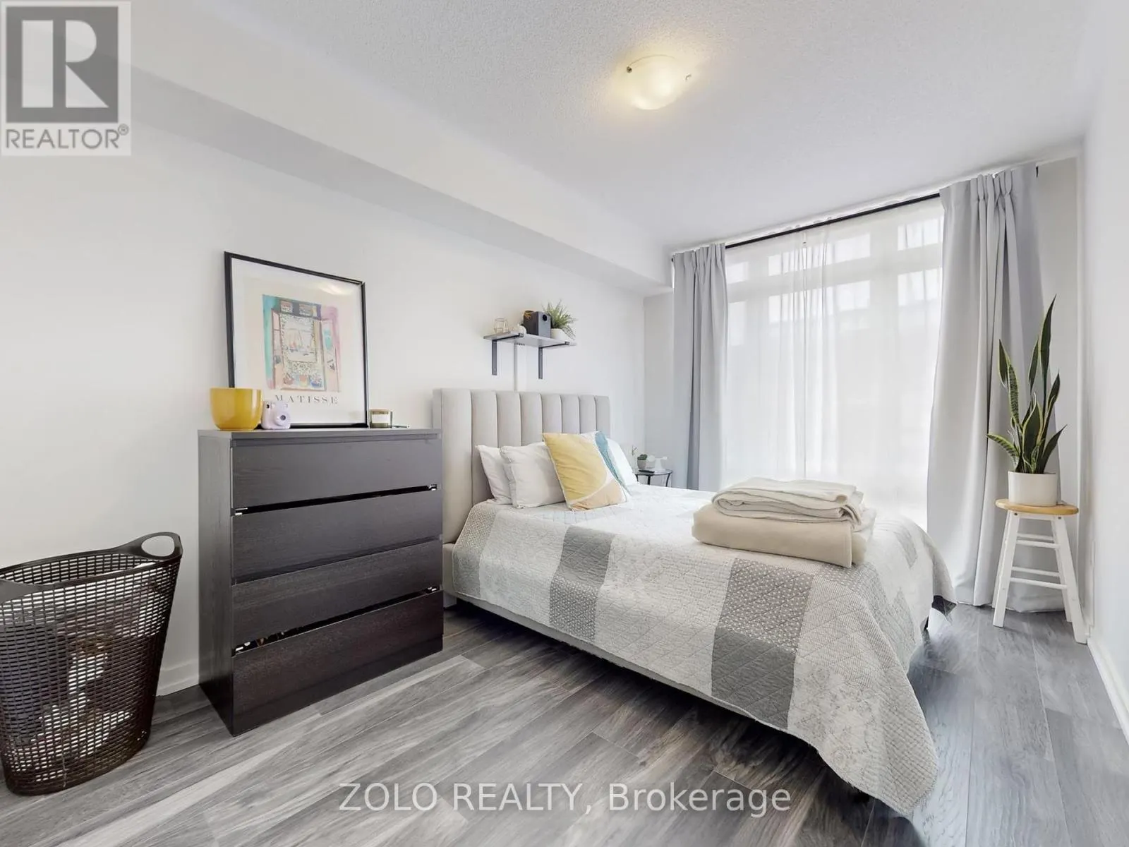 322 - 15 WHITAKER WAY