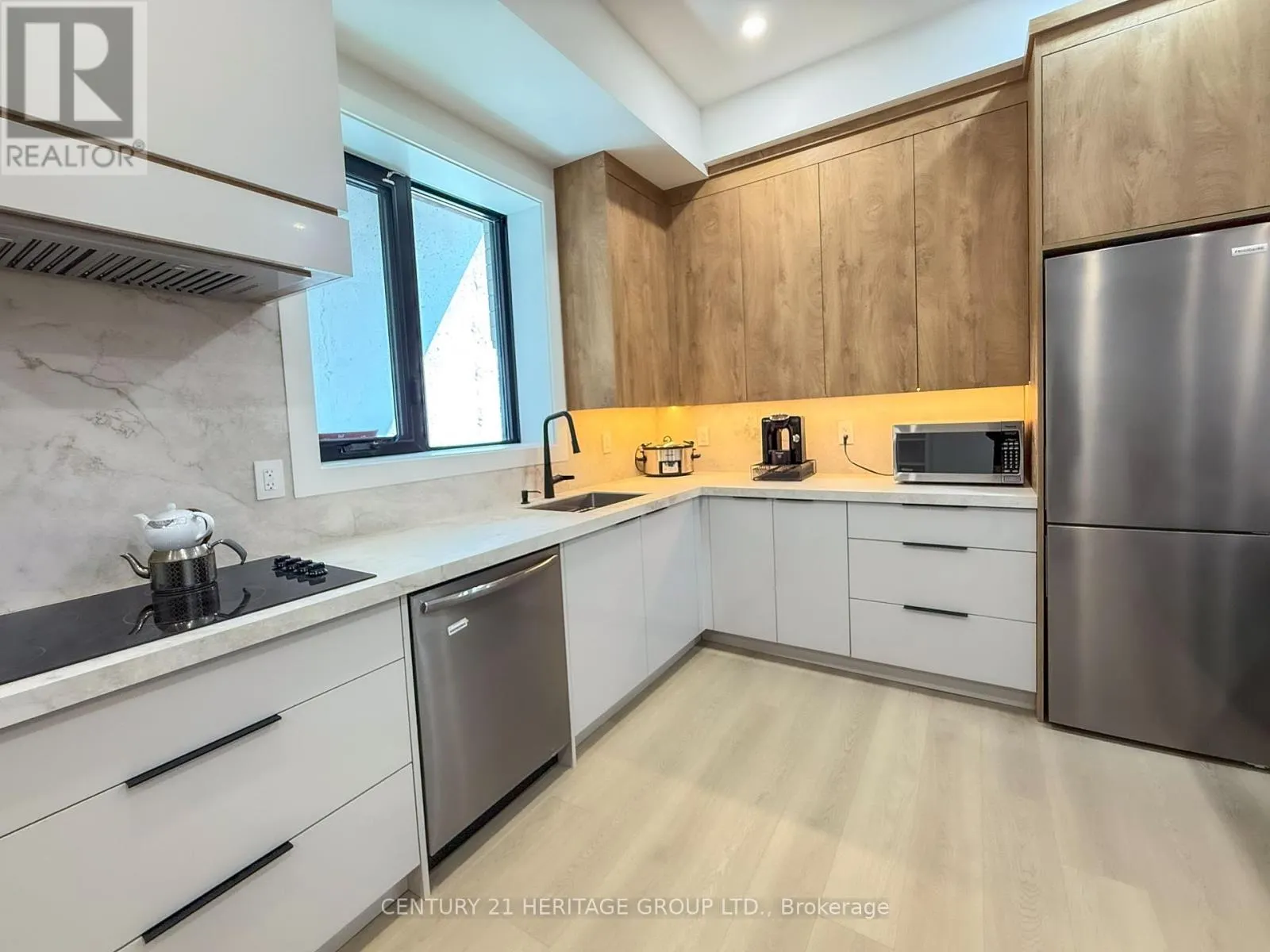UNIT #B - 11 KNOWLES CRESCENT