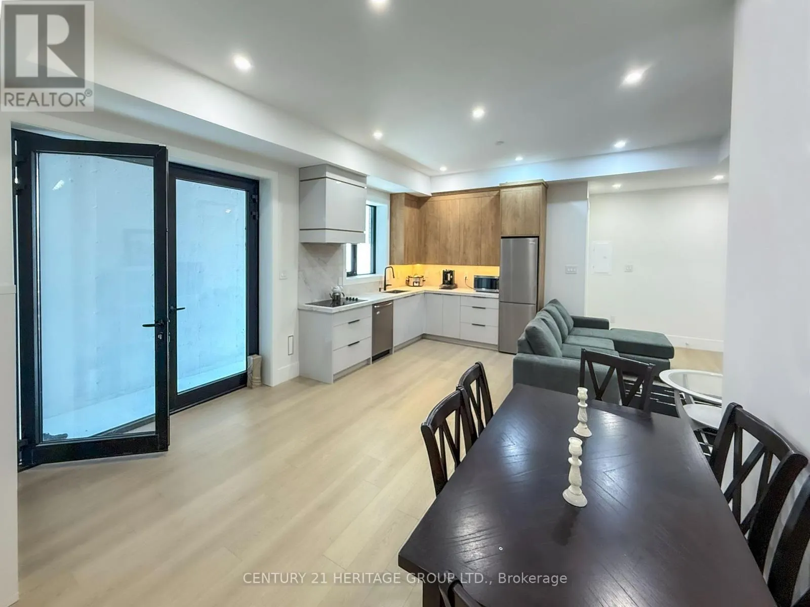 UNIT #B - 11 KNOWLES CRESCENT