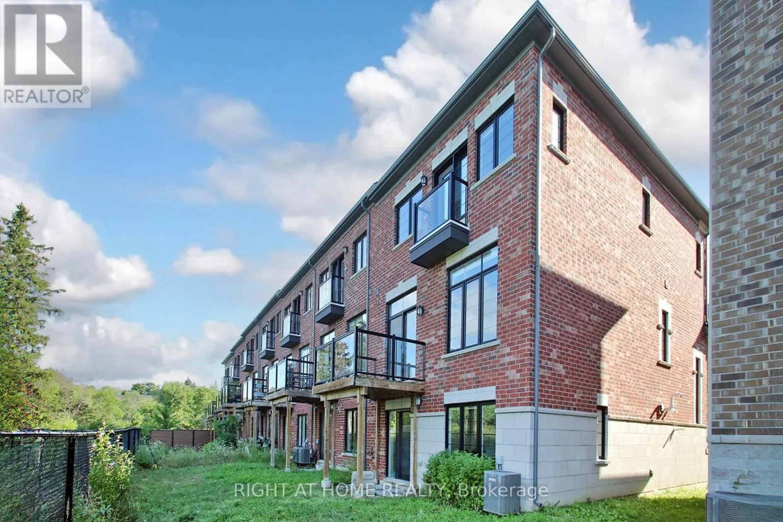 60 DUNCOMBE LANE