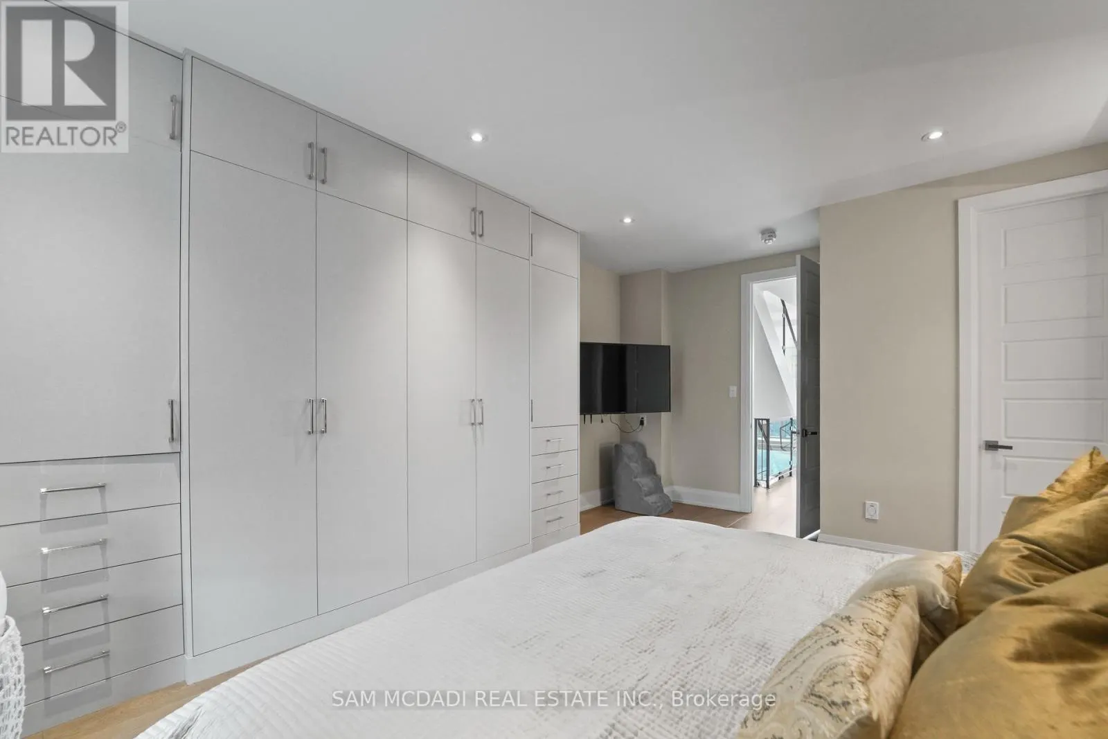 3772 MANGUSTA COURT