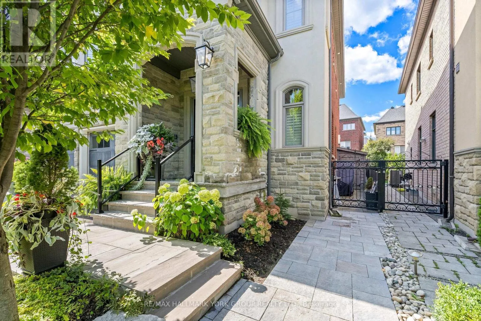 111 ROBERT BERRY CRESCENT