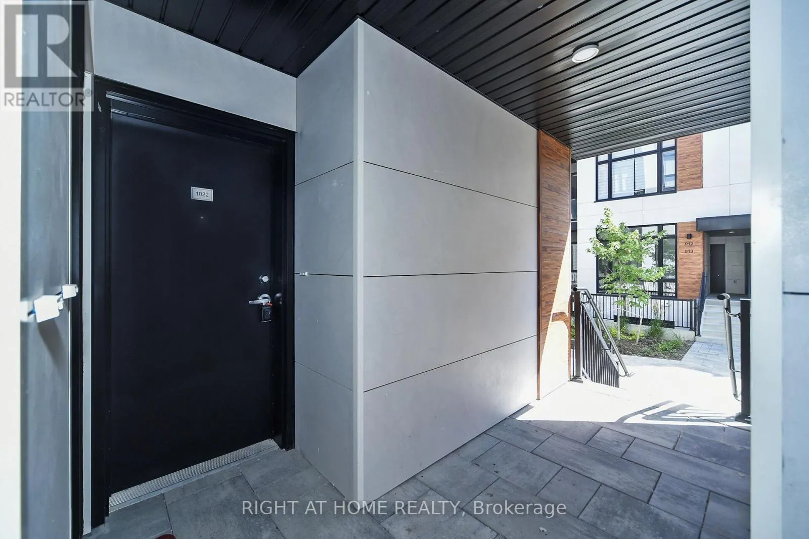 1022 - 14 DAVID EYER ROAD