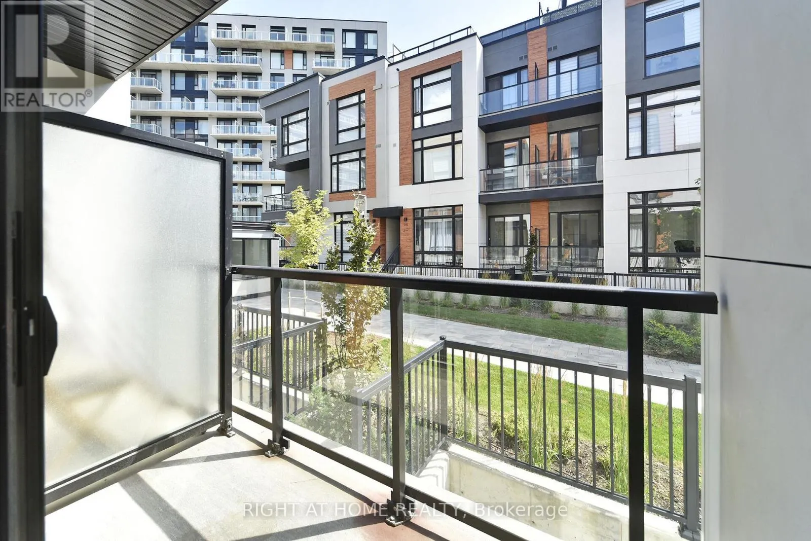 1022 - 14 DAVID EYER ROAD