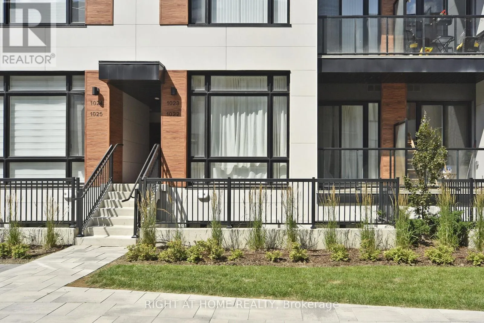 1022 - 14 DAVID EYER ROAD