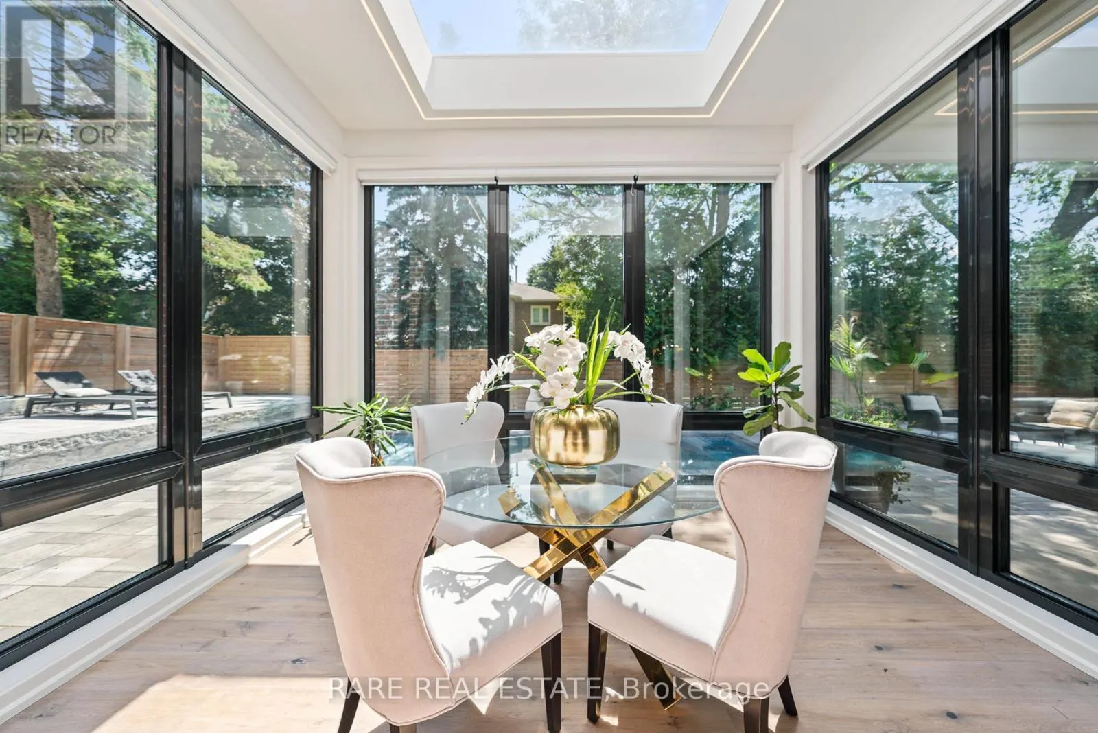 211 KENNEDY STREET W