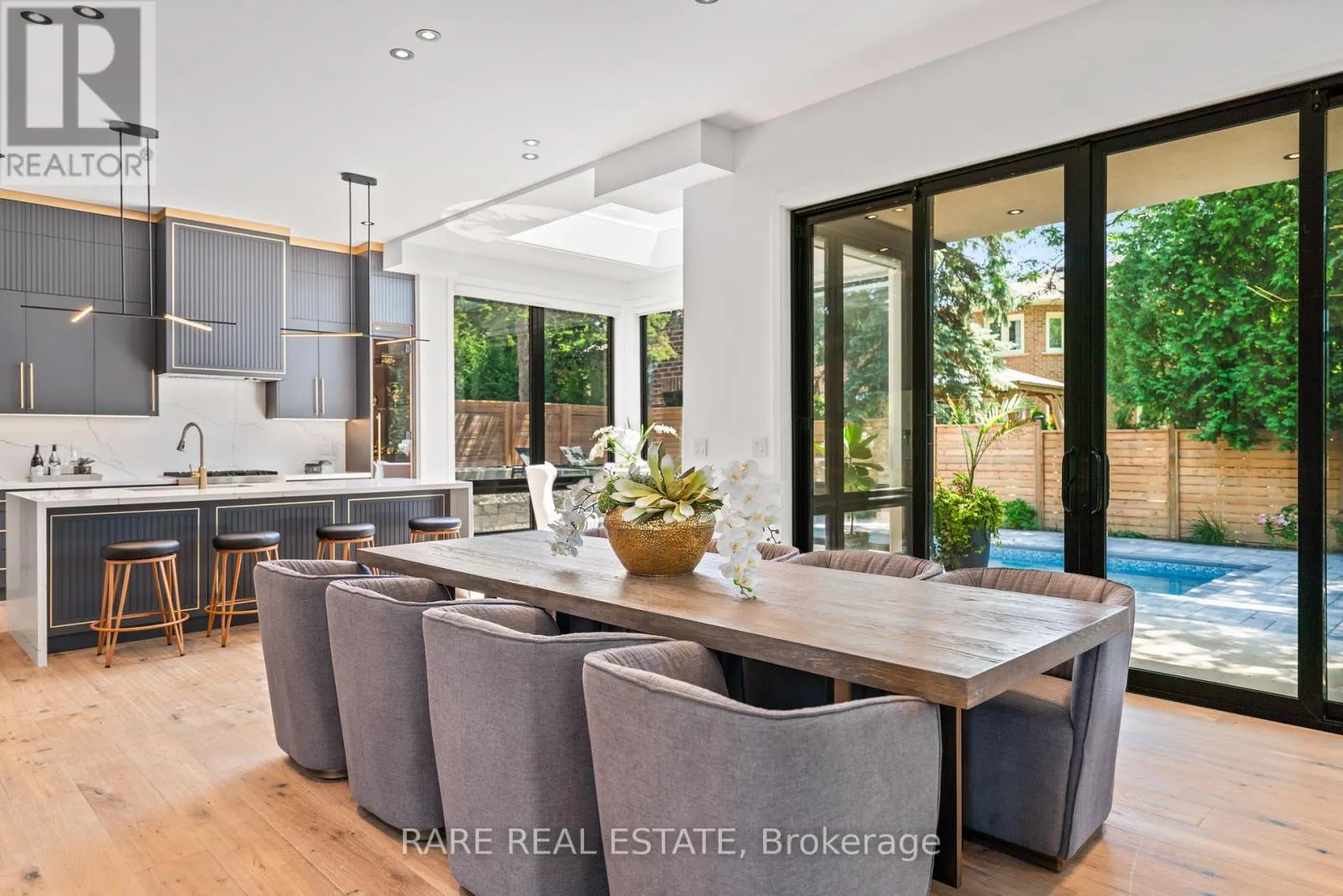 211 KENNEDY STREET W