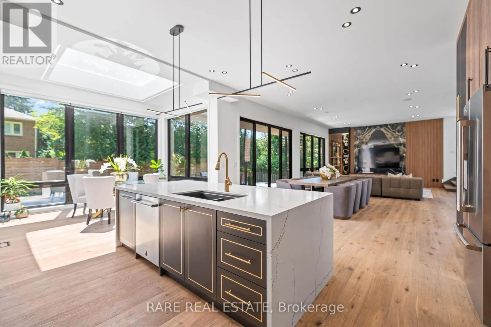 211 KENNEDY STREET W