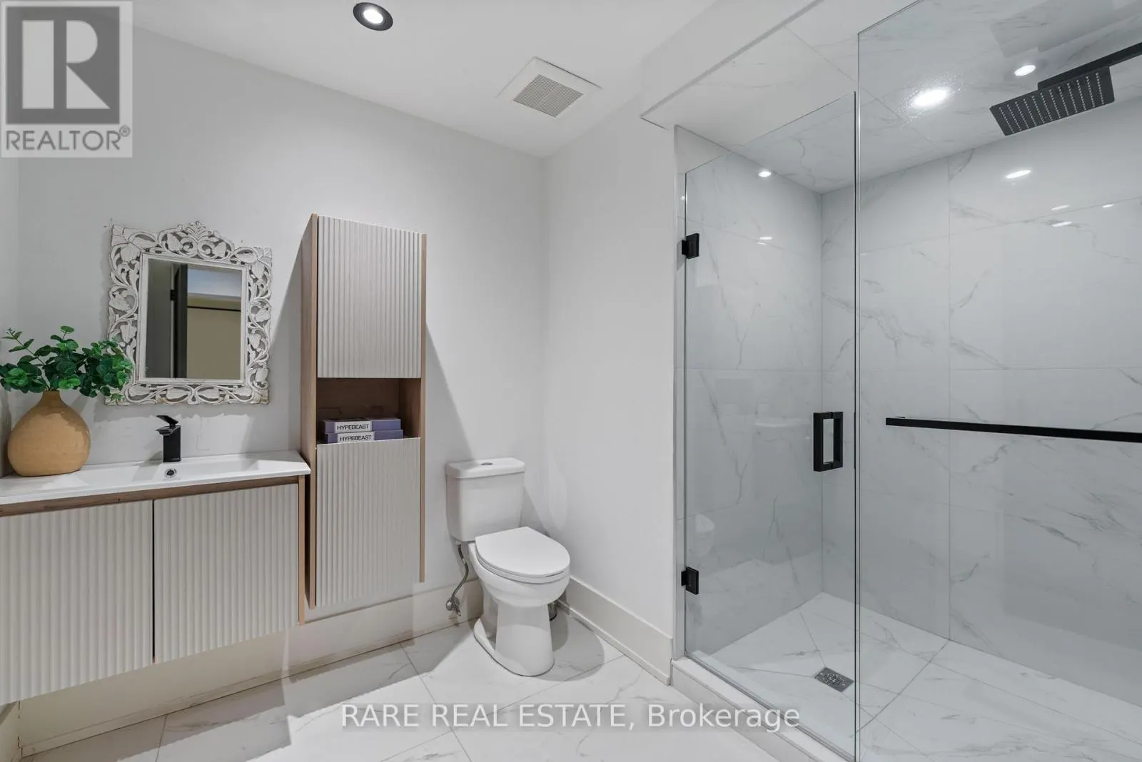 211 KENNEDY STREET W