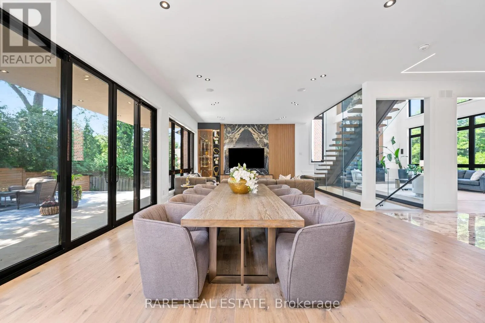 211 KENNEDY STREET W