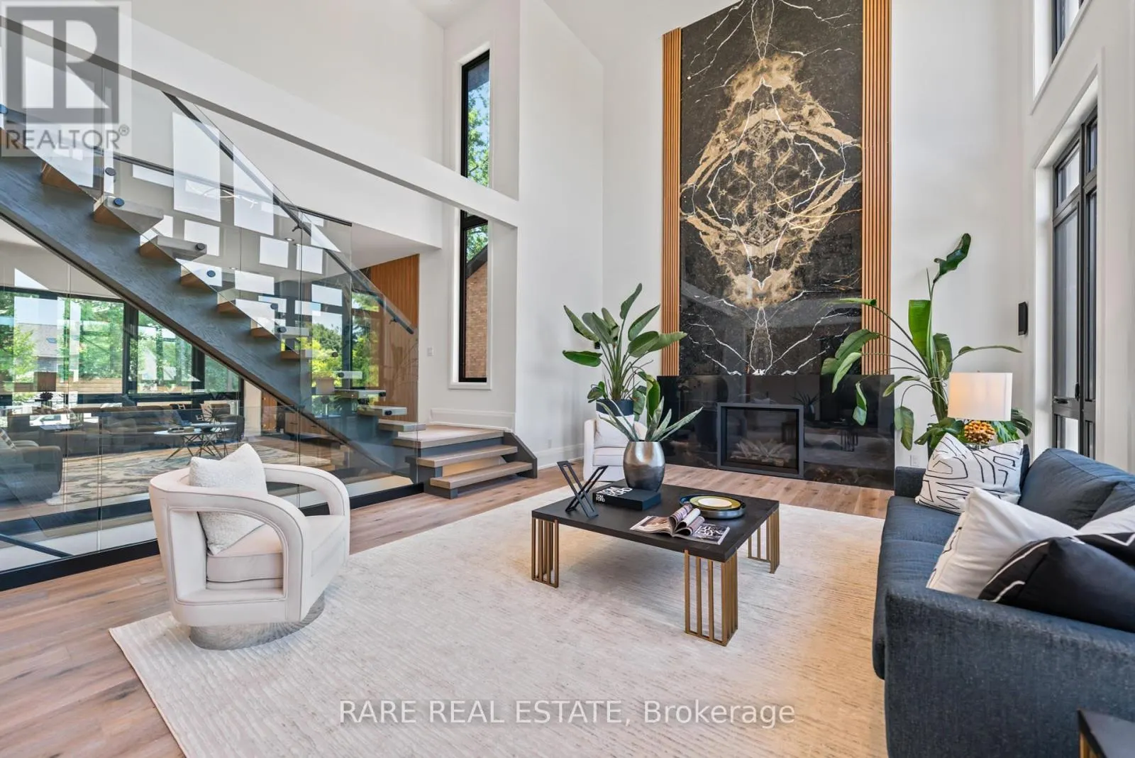 211 KENNEDY STREET W