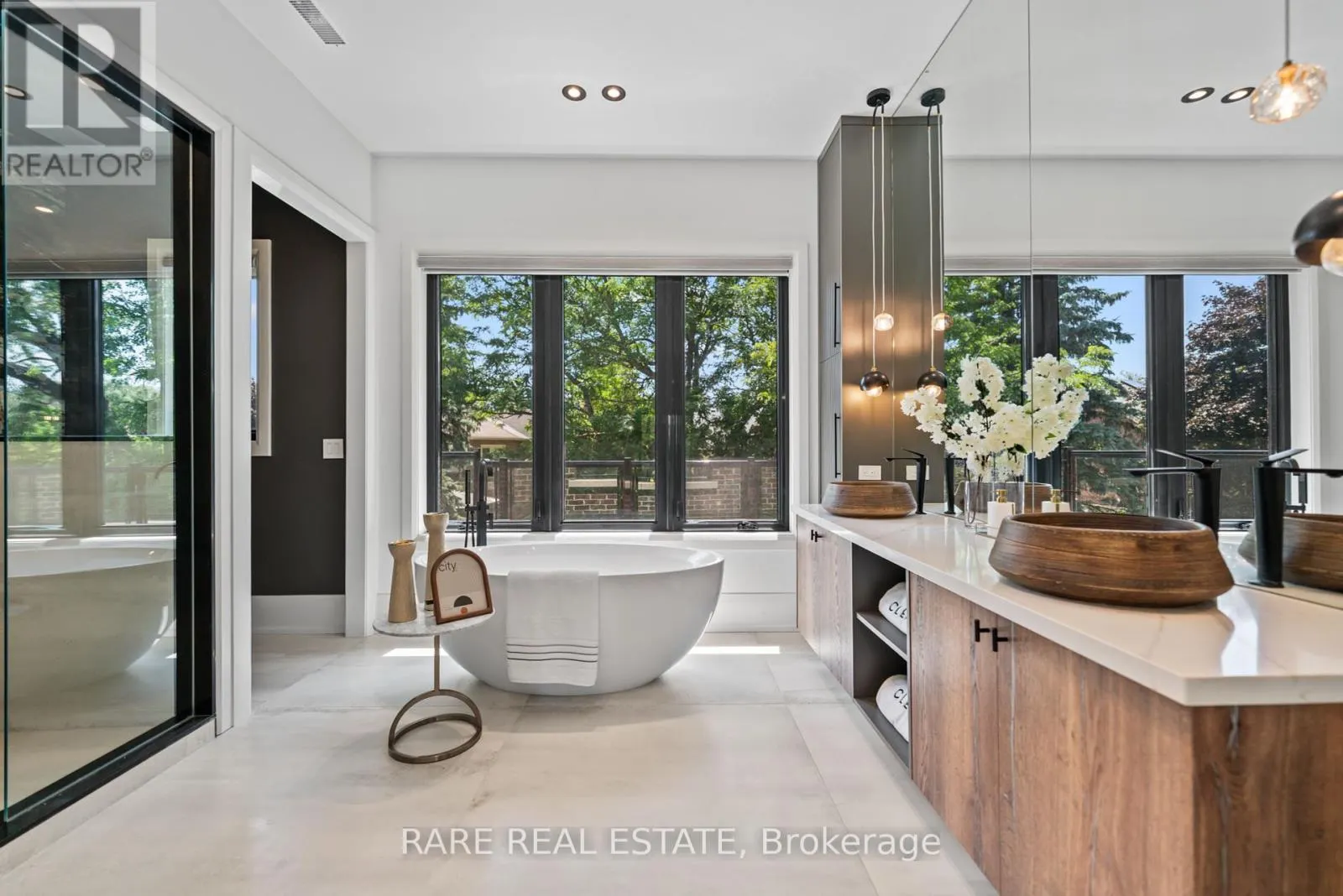 211 KENNEDY STREET W