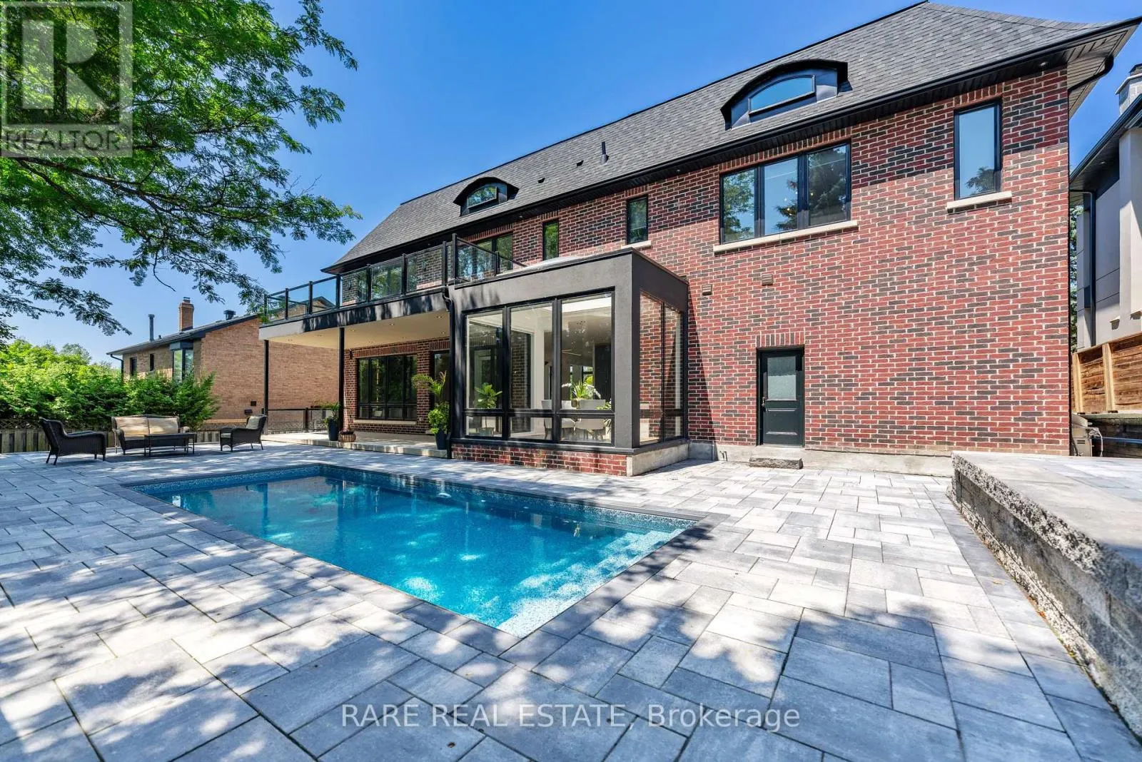 211 KENNEDY STREET W