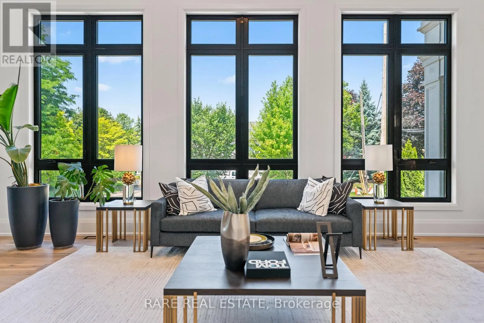 211 KENNEDY STREET W