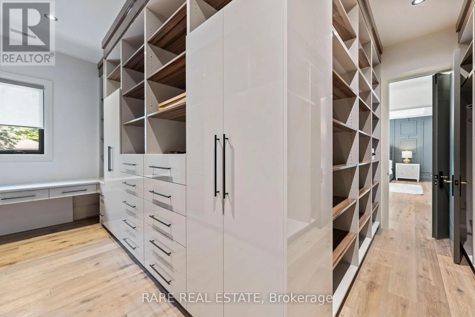 211 KENNEDY STREET W