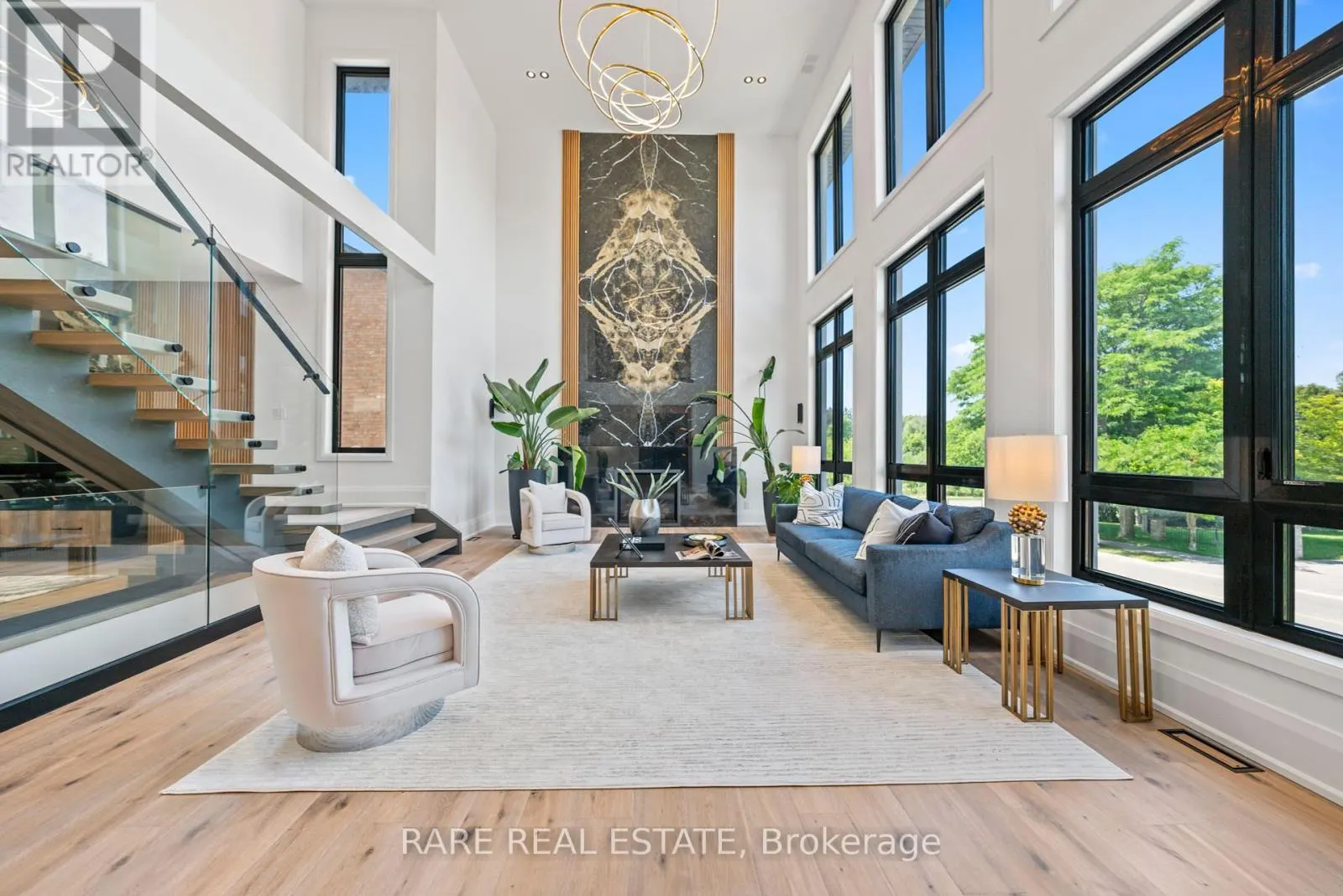 211 KENNEDY STREET W