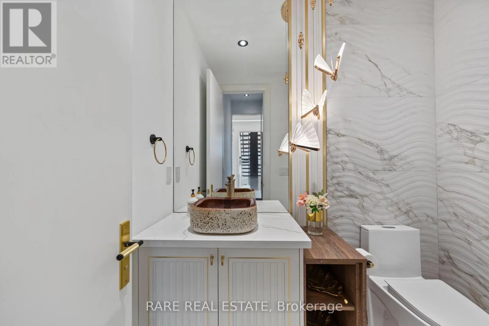 211 KENNEDY STREET W