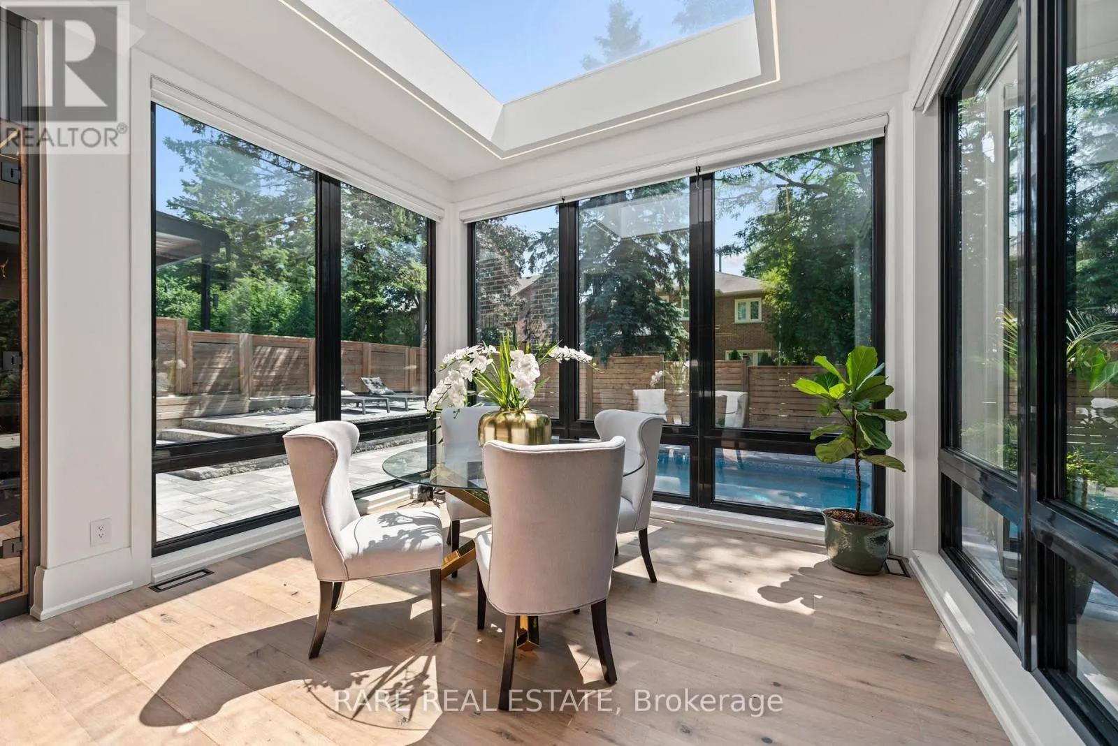 211 KENNEDY STREET W