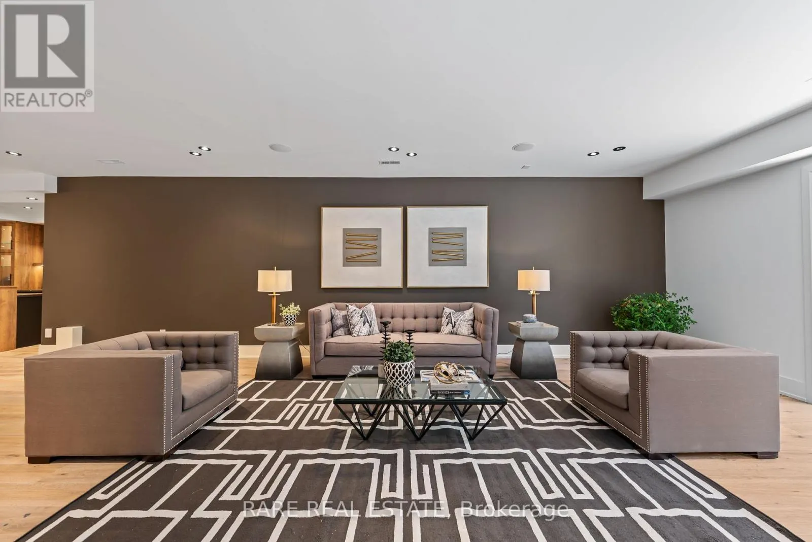 211 KENNEDY STREET W
