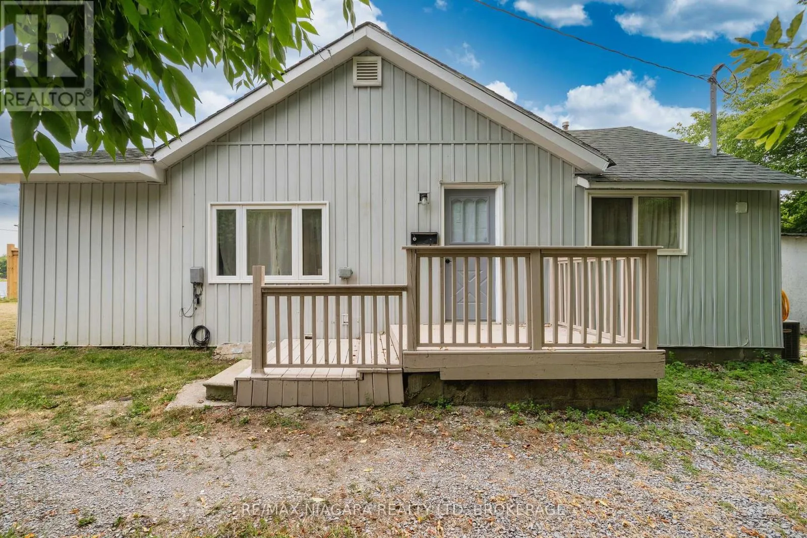 402 THE QUEENSWAY SOUTH