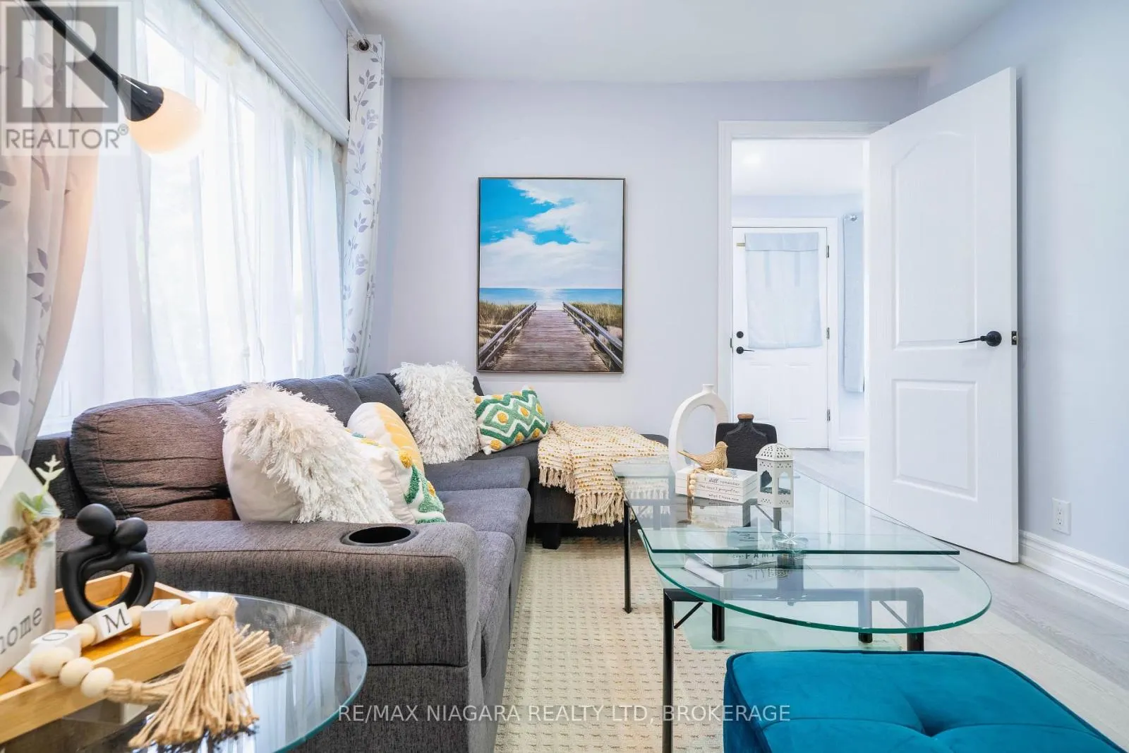 402 THE QUEENSWAY SOUTH