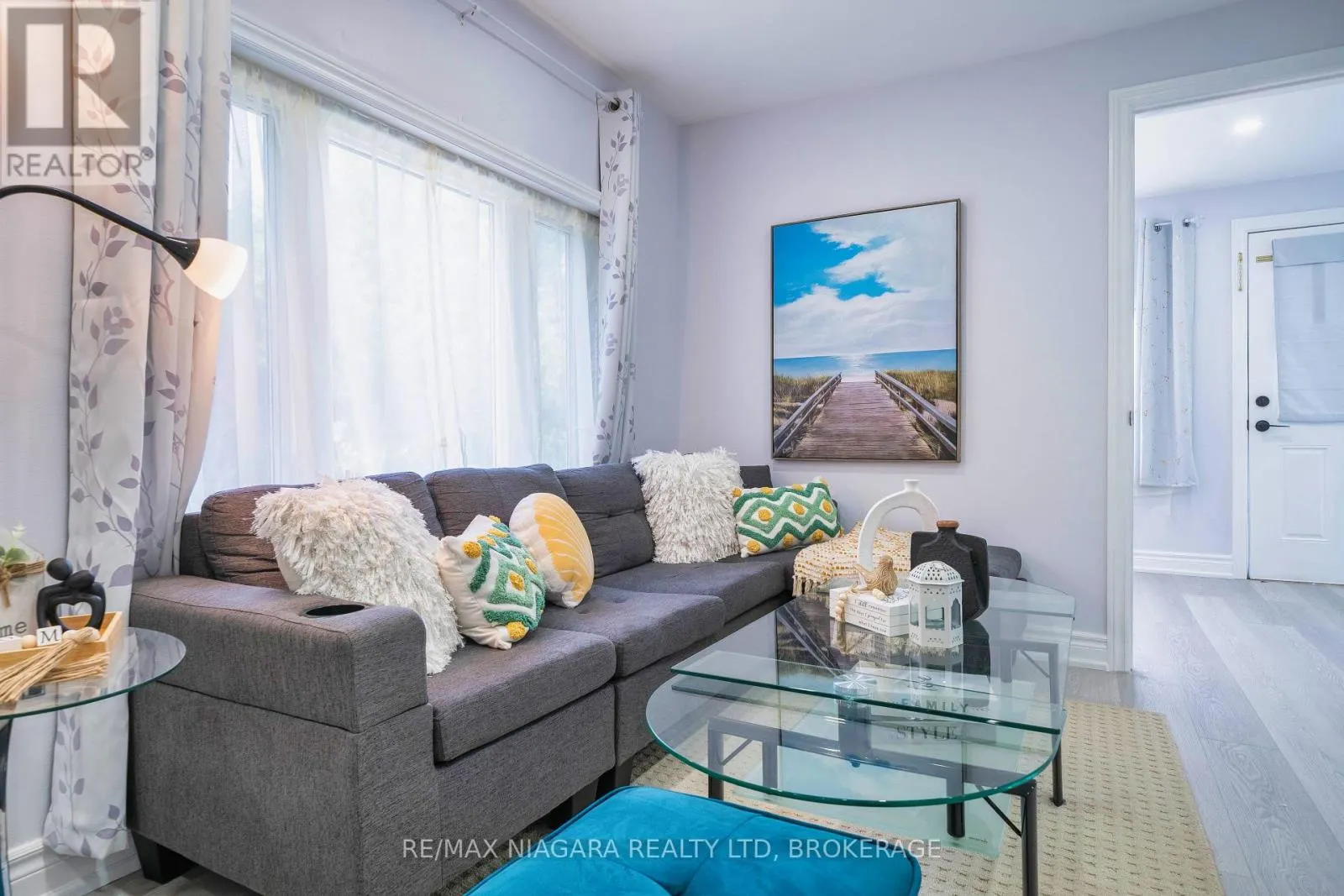 402 THE QUEENSWAY SOUTH