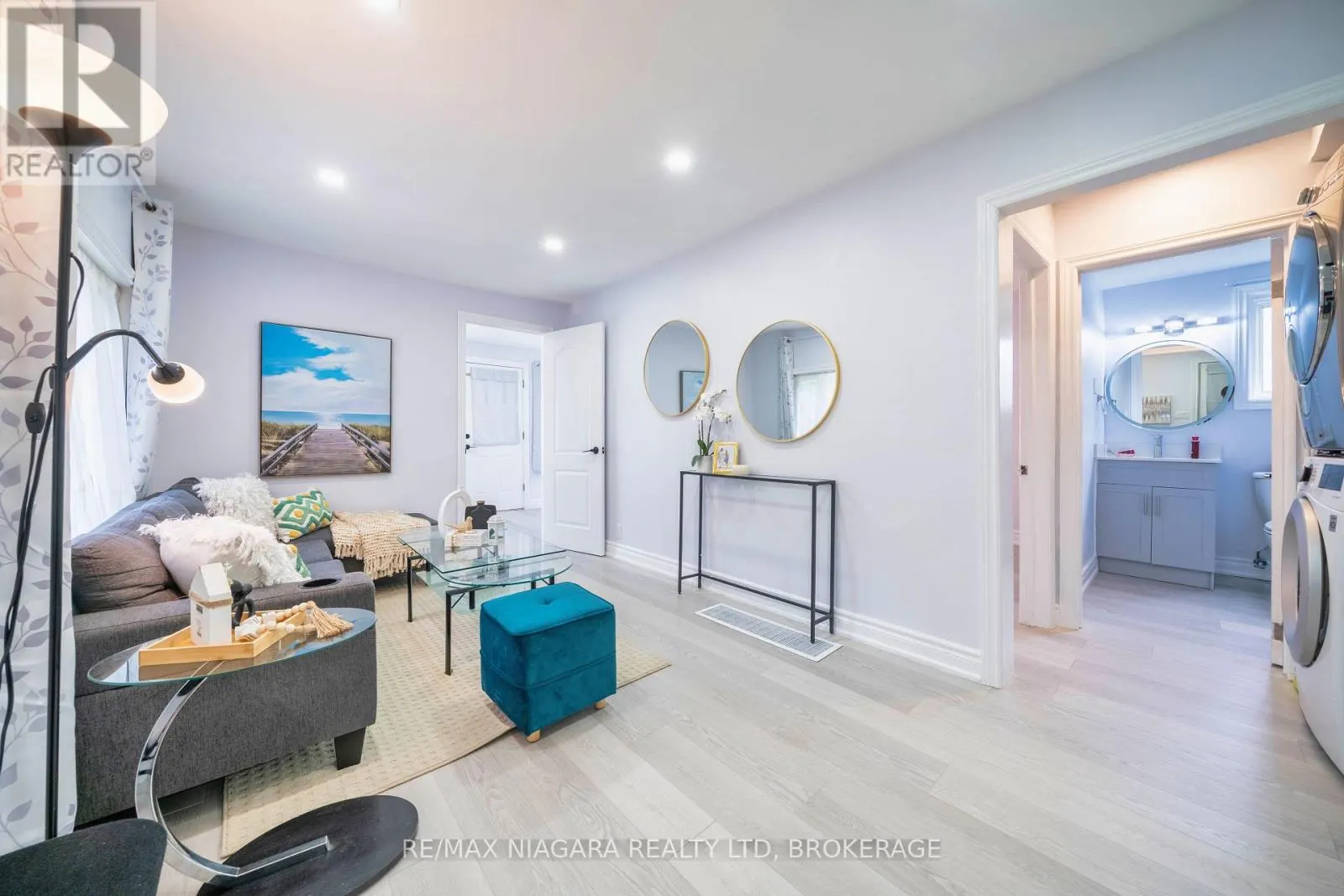 402 THE QUEENSWAY SOUTH