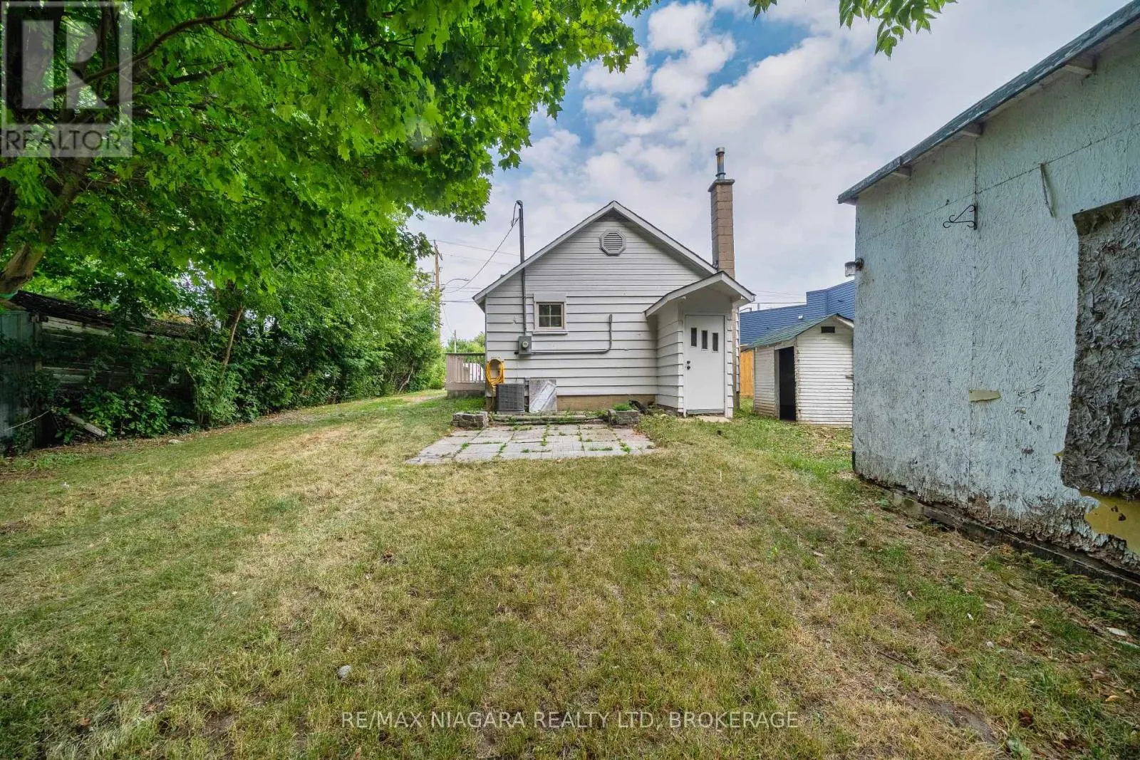 402 THE QUEENSWAY SOUTH
