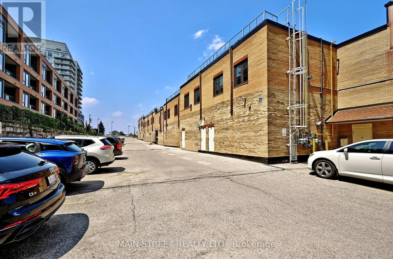 6 - 200 DAVIS DRIVE