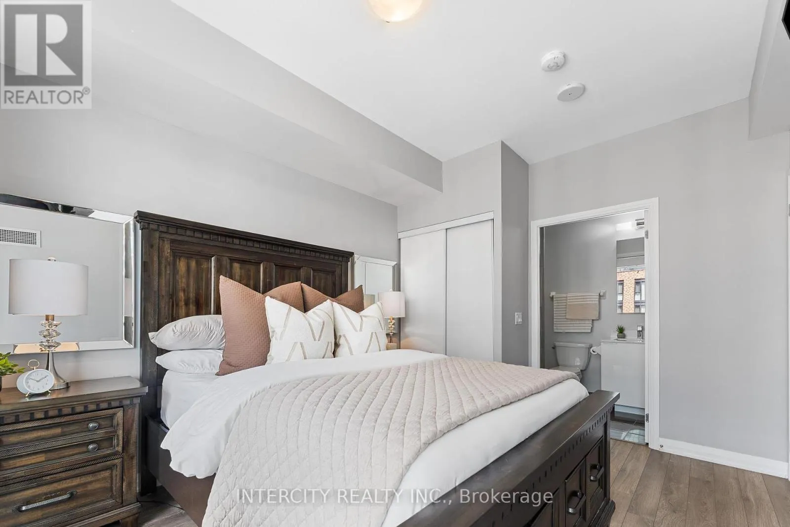 627 - 99 EAGLE ROCK WAY