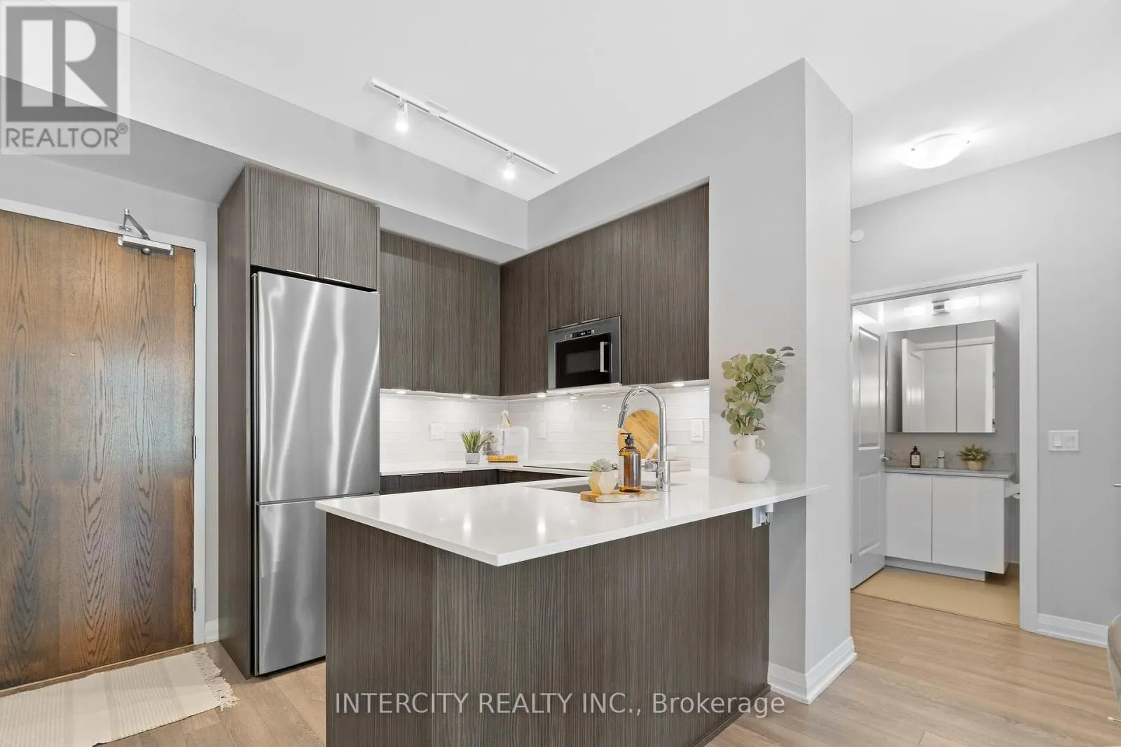 627 - 99 EAGLE ROCK WAY