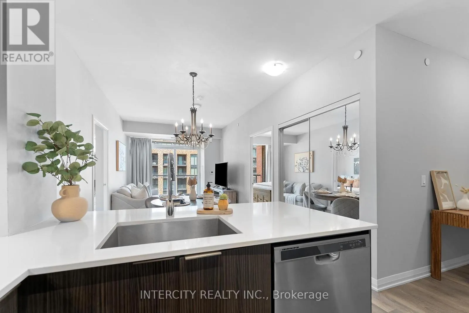 627 - 99 EAGLE ROCK WAY