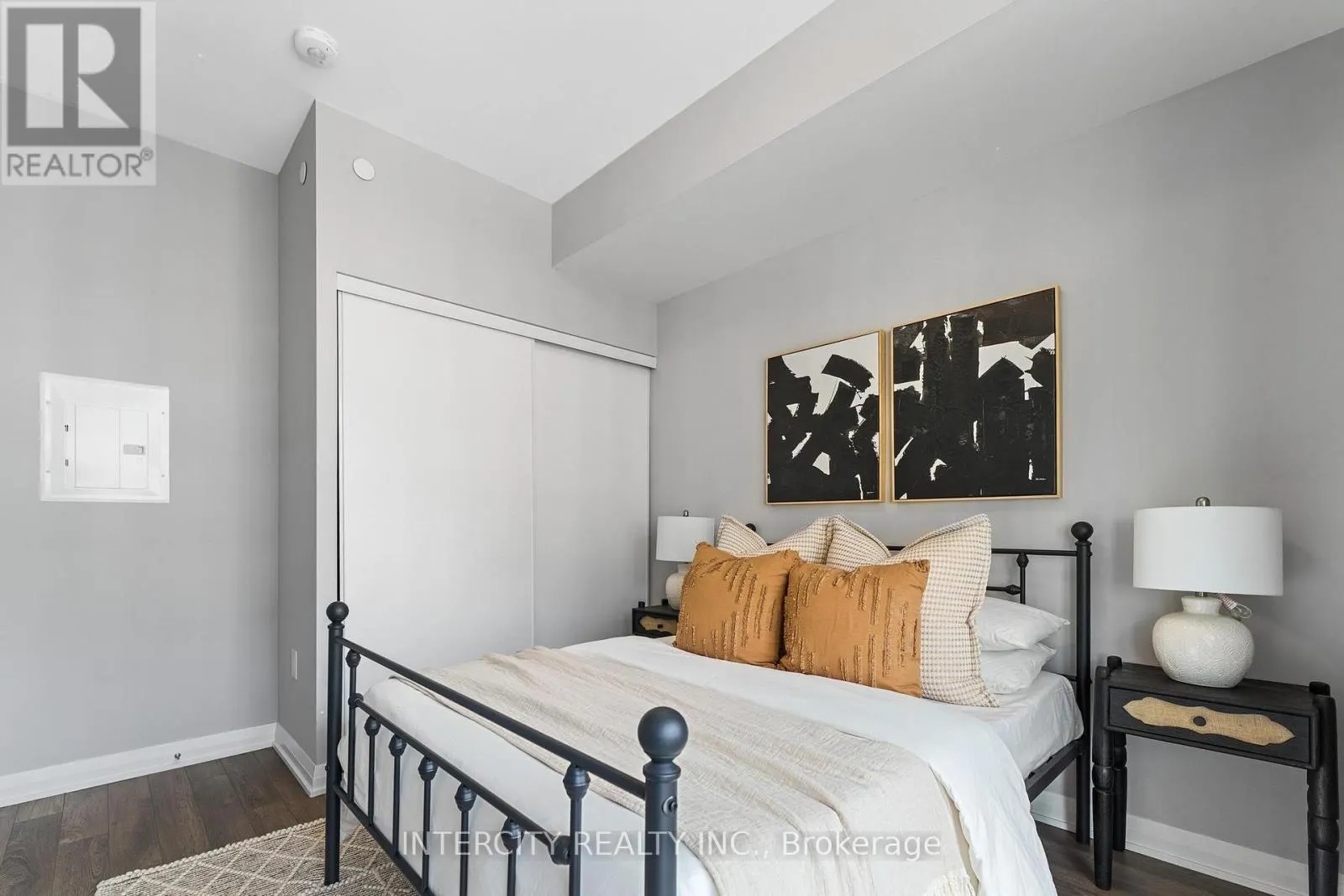 627 - 99 EAGLE ROCK WAY
