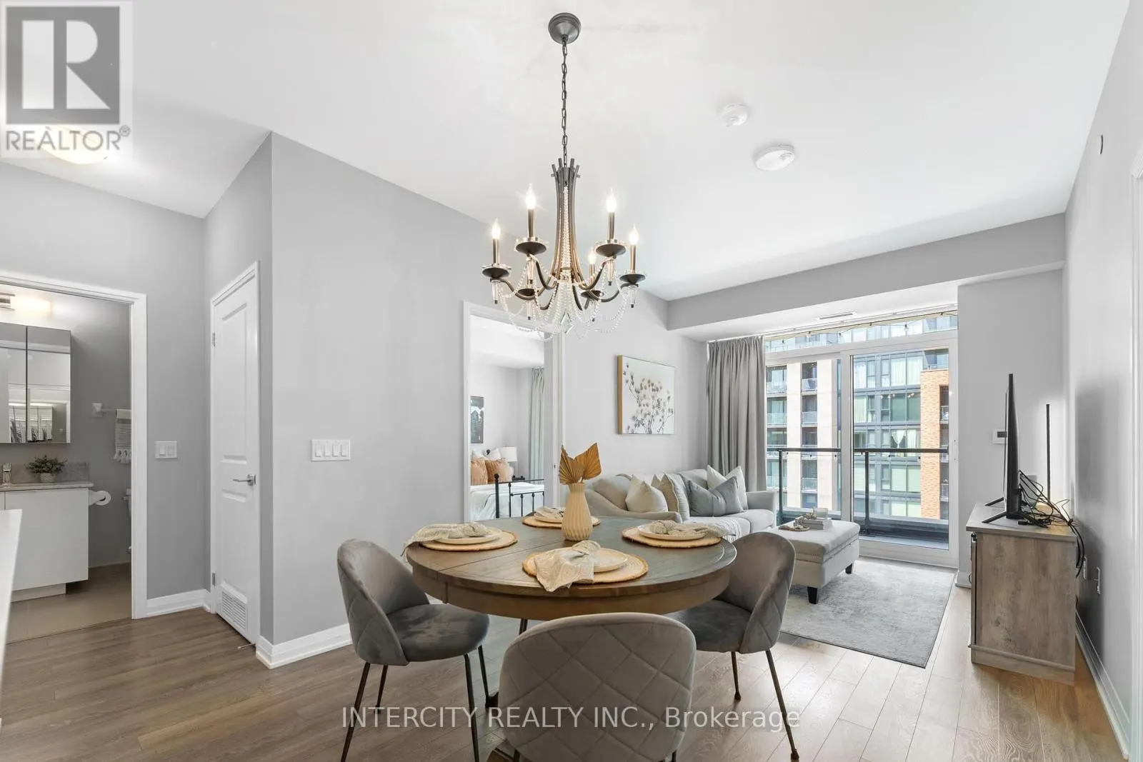 627 - 99 EAGLE ROCK WAY