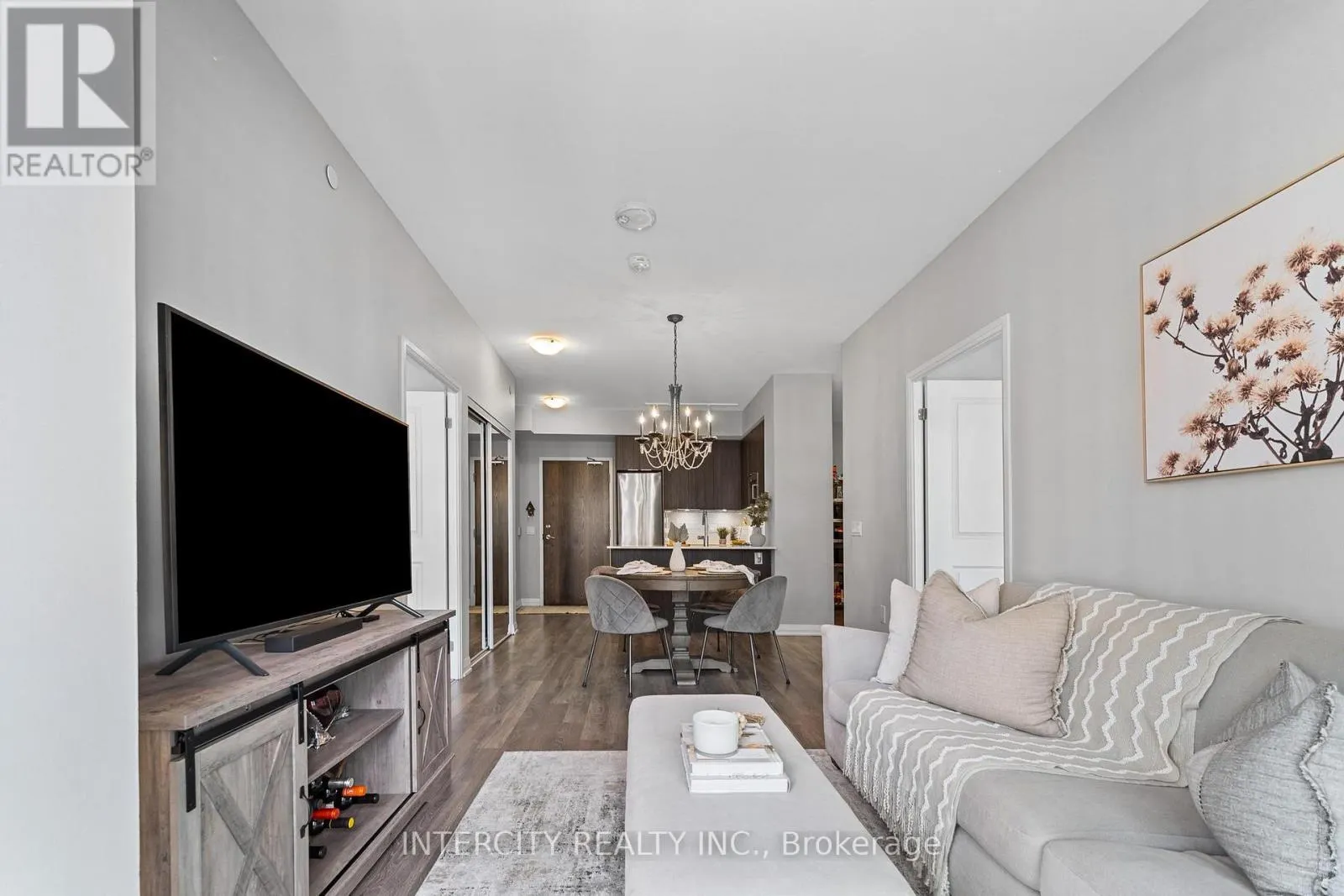 627 - 99 EAGLE ROCK WAY