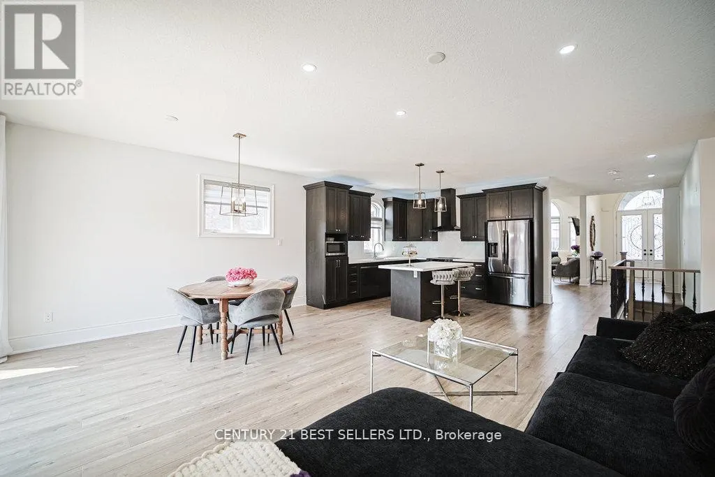5 WOOD CRESCENT