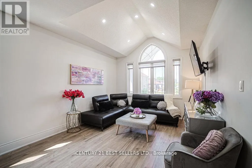 5 WOOD CRESCENT