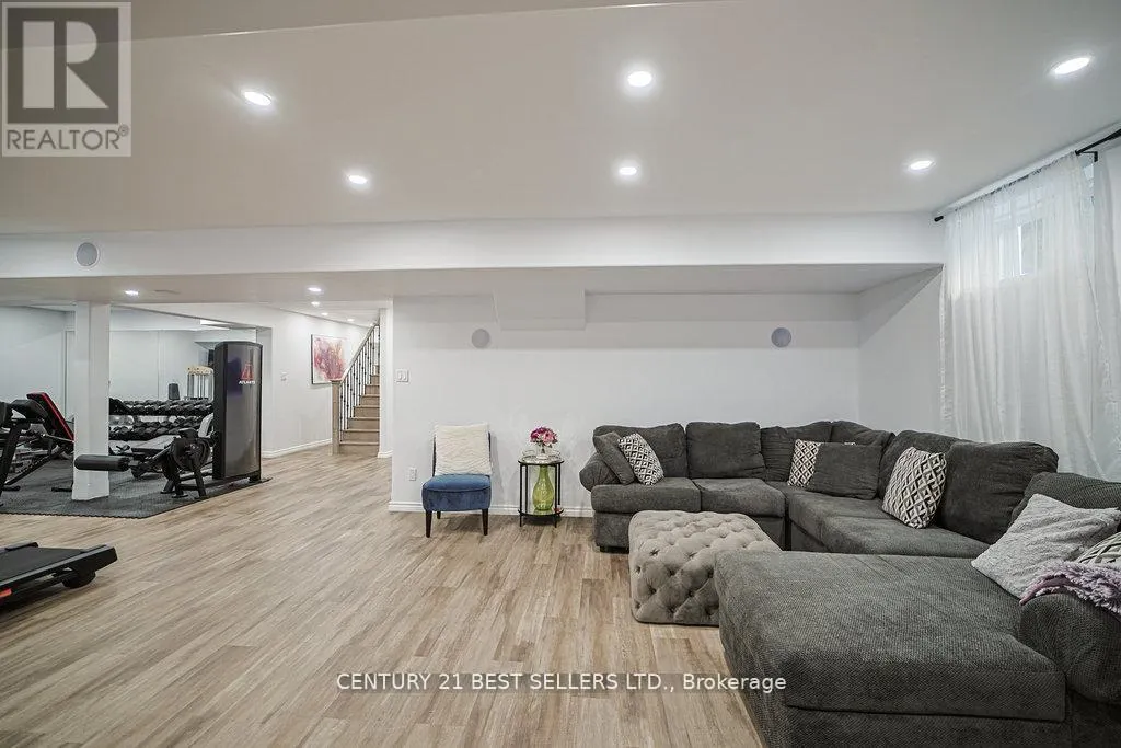 5 WOOD CRESCENT