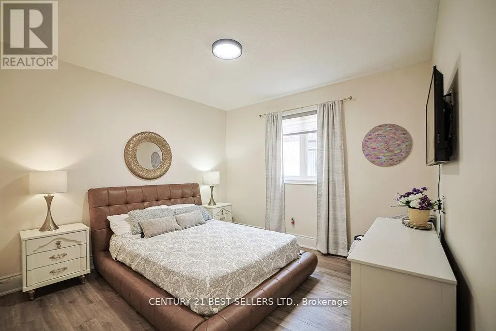 5 WOOD CRESCENT