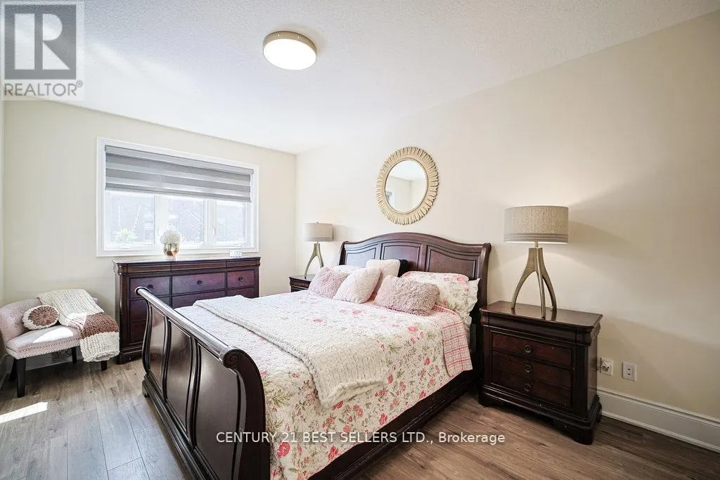 5 WOOD CRESCENT