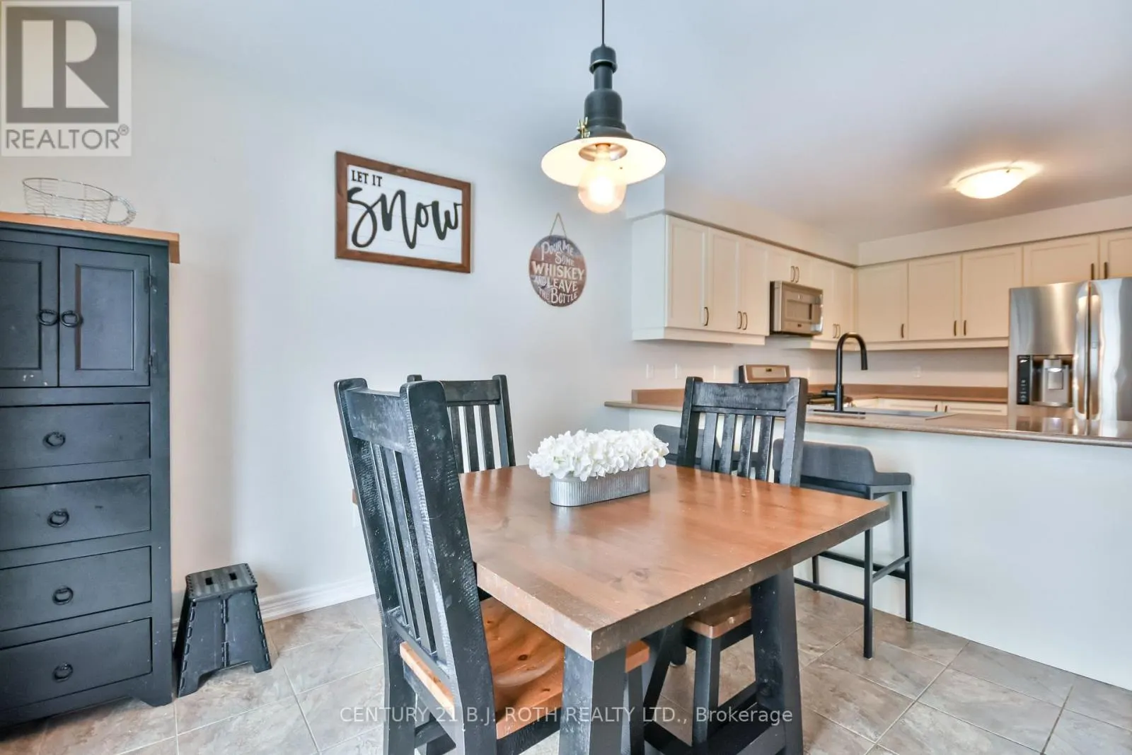 212 MAPLEWOOD DRIVE