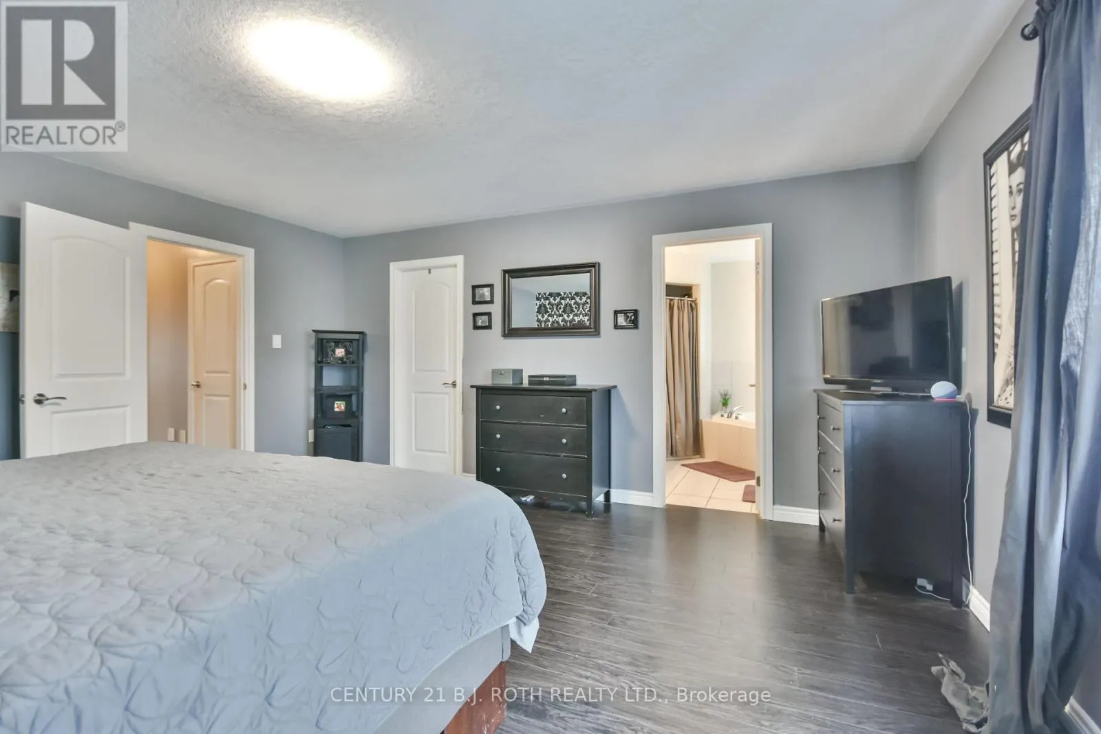 212 MAPLEWOOD DRIVE