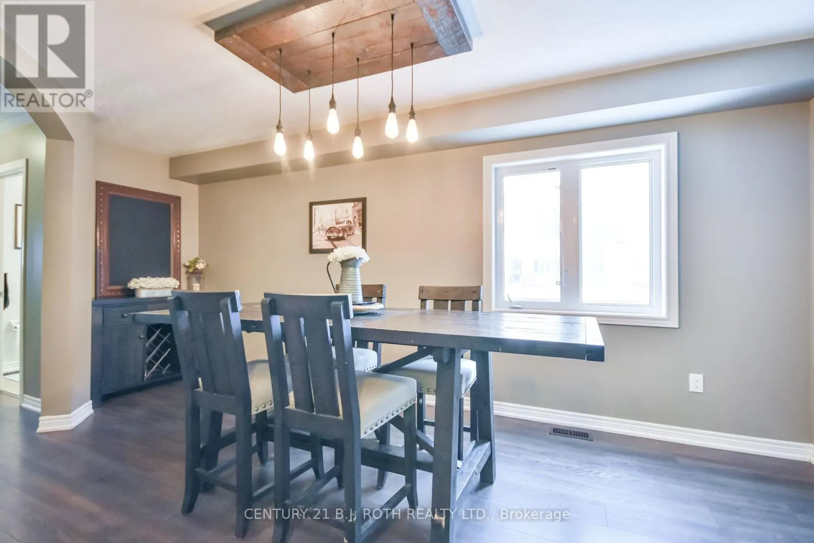 212 MAPLEWOOD DRIVE