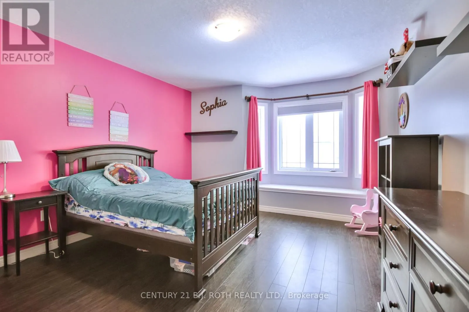 212 MAPLEWOOD DRIVE