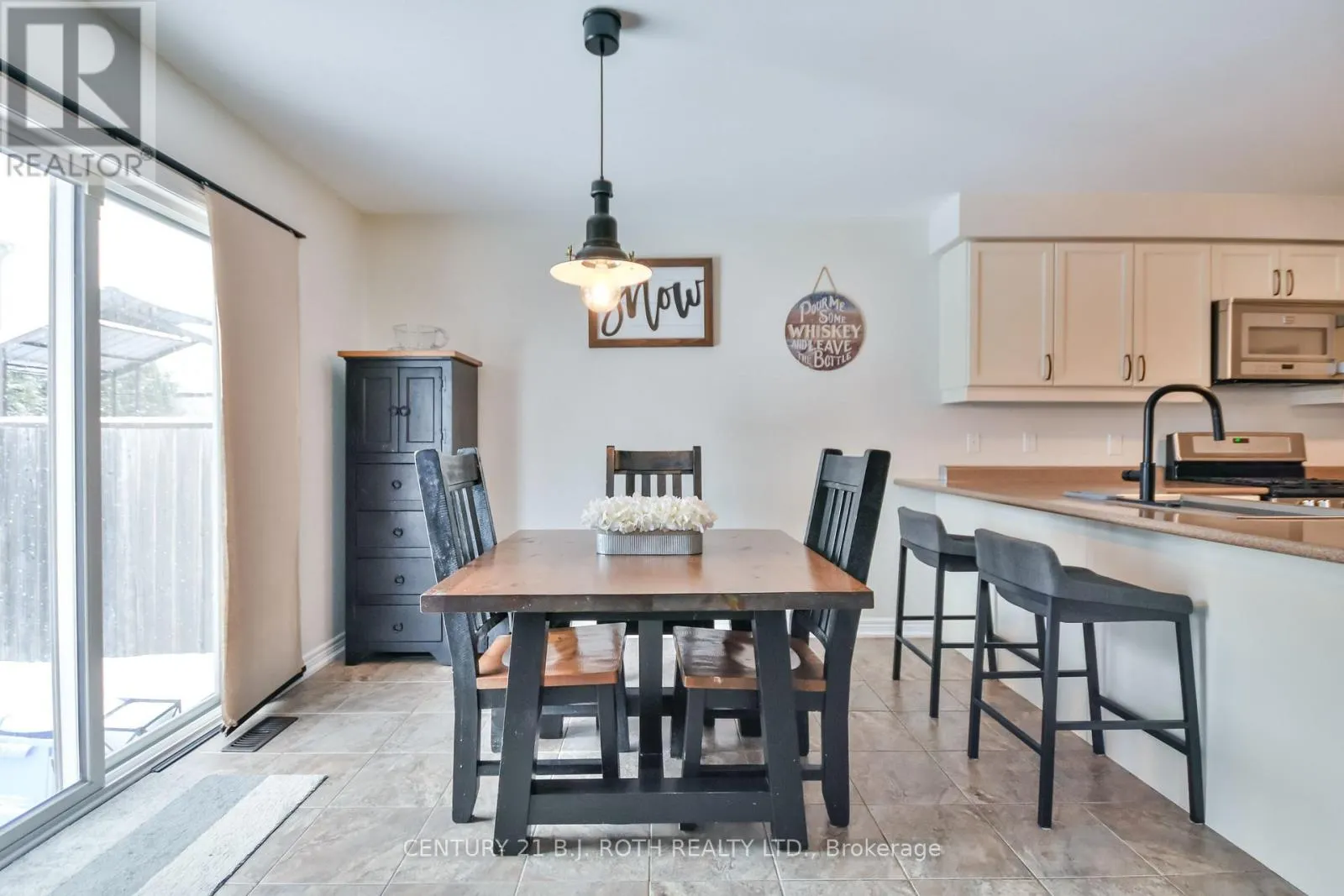 212 MAPLEWOOD DRIVE