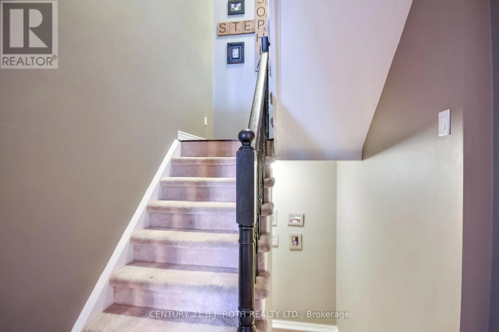 212 MAPLEWOOD DRIVE