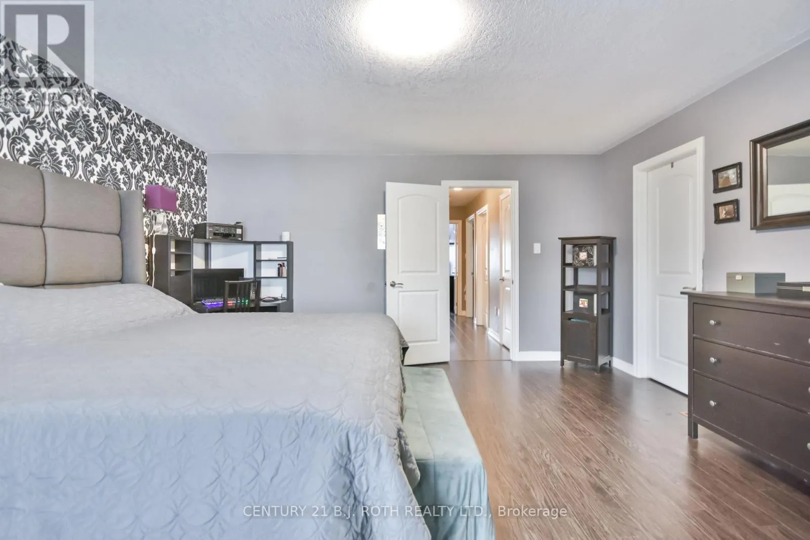 212 MAPLEWOOD DRIVE