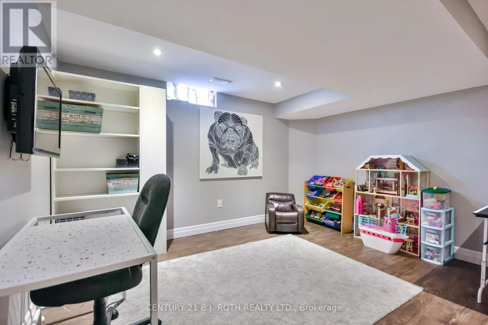 212 MAPLEWOOD DRIVE
